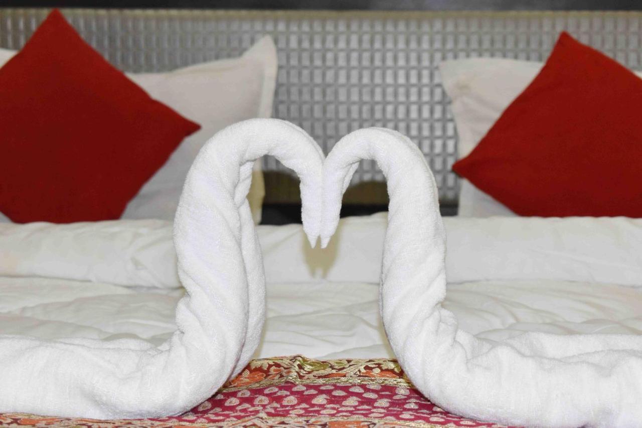Hotel Mrk Waranasi Zewnętrze zdjęcie