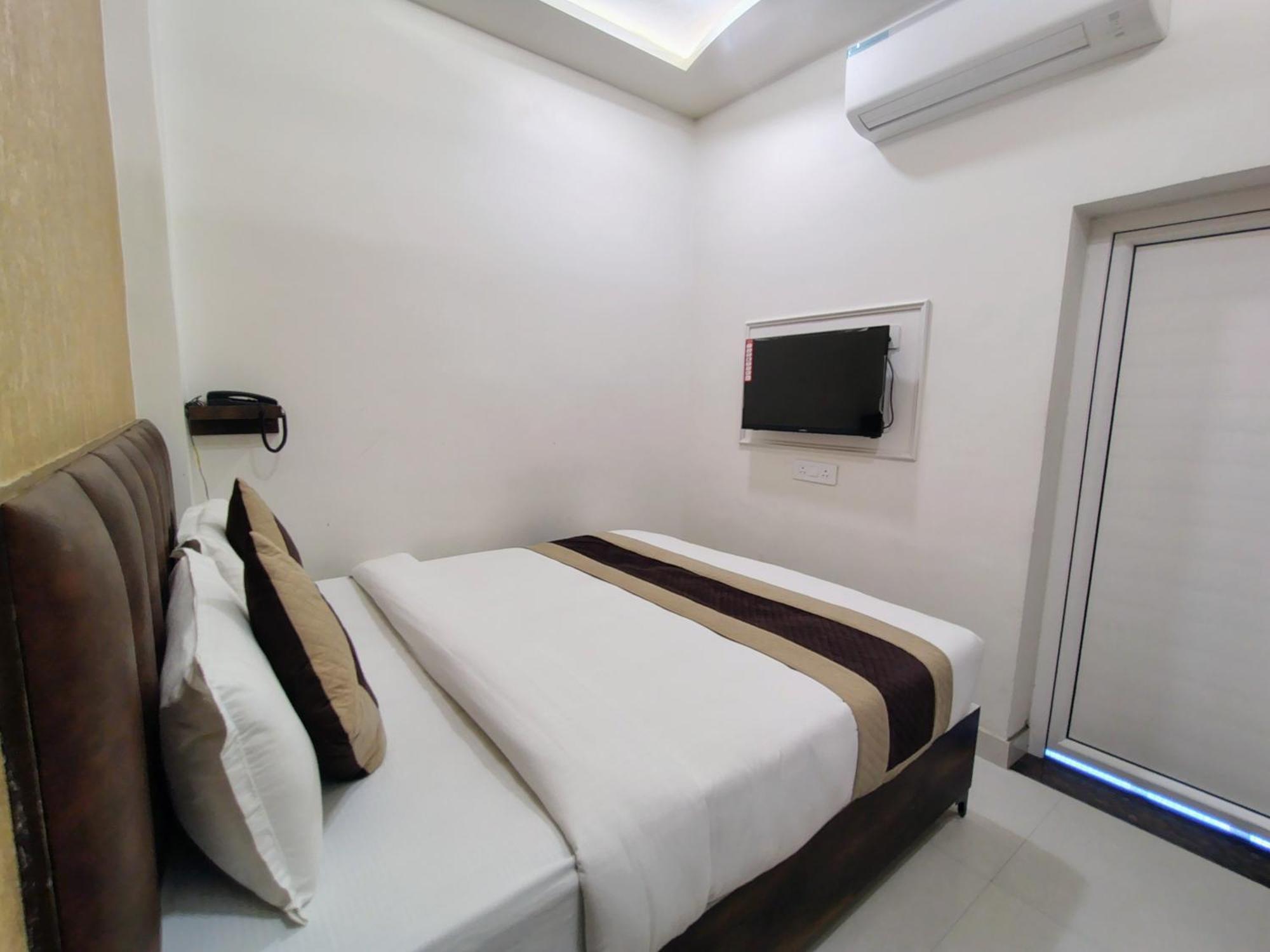 Hotel Mrk Waranasi Zewnętrze zdjęcie