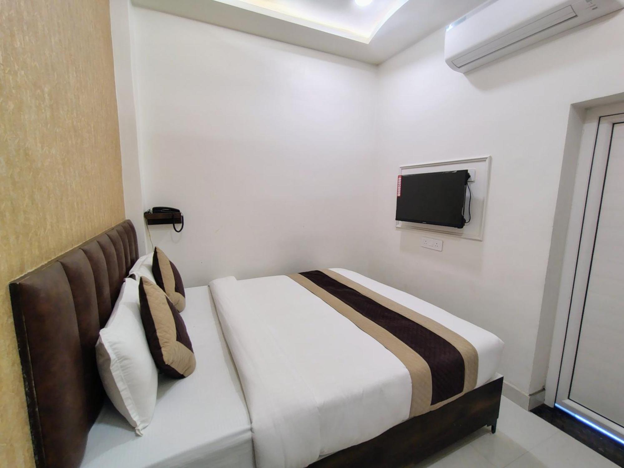 Hotel Mrk Waranasi Zewnętrze zdjęcie